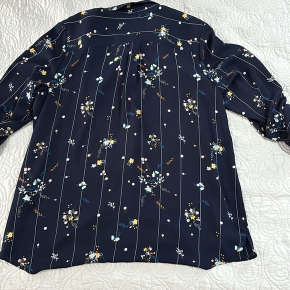 Reitmans Navy Blue Blouse with 3/4 button tab sleeve size 2X - Picture 4 of 6